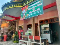 Homestay Queen Asri Hotel dekat Simpang Lima Gumul - KEDIRI