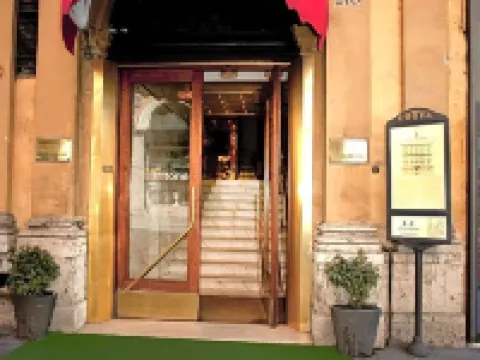Hotel Tritone Hotels near Trevi Fountain