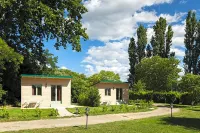 Le Mas des Cerisiers Jacuzzi et Sauna Inclus Pour Tous les Logements Hotels in Sauveterre