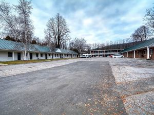 Colonial Motel and Spa