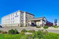 Coast Weyburn Hotel