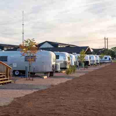 Camp Eddy Hotel Exterior