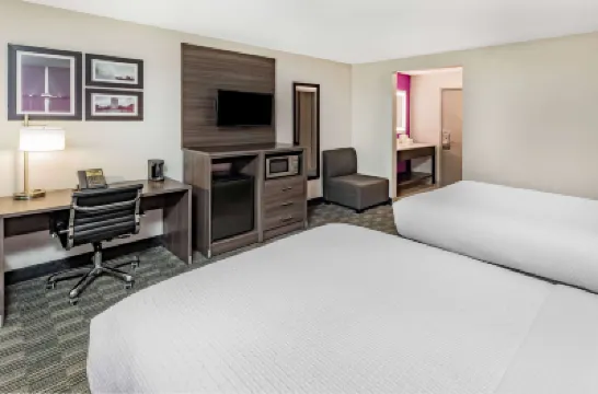 La Quinta Inn & Suites by Wyndham Houston Southwest Hotels near Plazamericas Mall