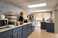 AmericInn by Wyndham Branson & Conference Center - breakfast