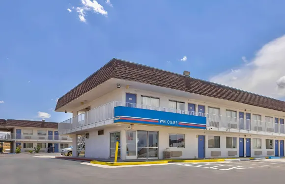 聖羅莎6號汽車旅館