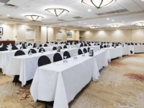 DoubleTree Suites by Hilton Cincinnati - Blue Ash Hotels in Hamilton County