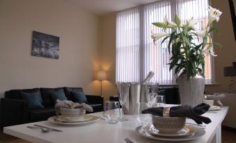 The Manchester St Petersgate - Sleeps up to 6 Close to Train Station Very Central - Housity