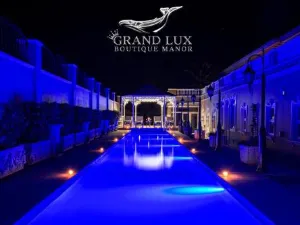 Grand Lux Boutique Manor