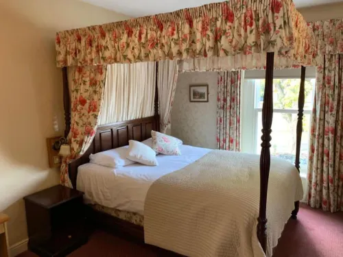 Waterford Lodge Hotel - Bed and Breakfast