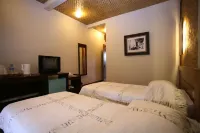 Kampung Sumber Alam Garut فنادق في Tarogong Kaler