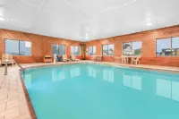 Super 8 by Wyndham Ottumwa - Pools
