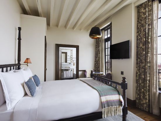 The Ludlow Hotel