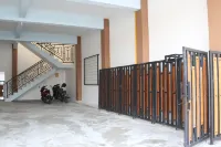 RedDoorz Syariah Near Suncity Mall Madiun Hotel a Madiun
