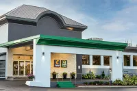 Quality Inn & Conference Centre Kingston Central - parcheggio