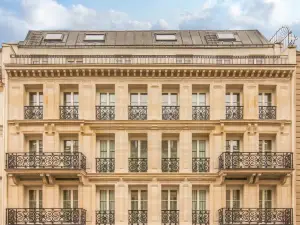 โรงแรมสปลองดิด รอยัล ปารีส - เรอเลส์เอชาโตซ์