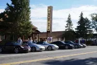 Canyon Motel Near Rocky Mountain National Park - Parkplatz