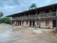 OYO Pinewood Inn & Suites Silsbee Hotels in Lumberton