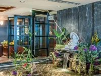Quality Hotel Dorval Aeroport Hotels near Lachine