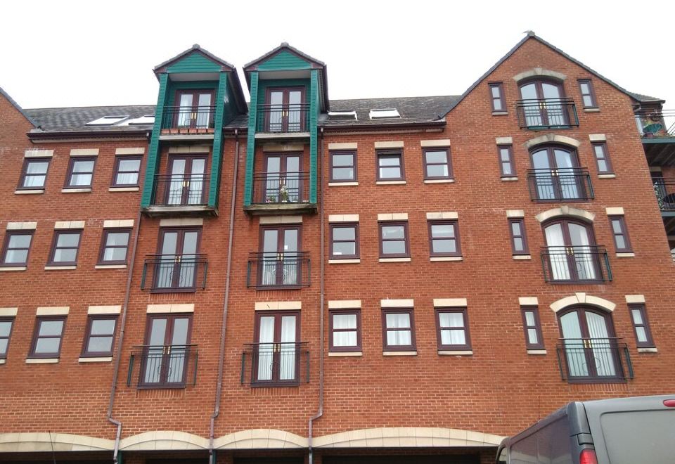 Riverside Court Apartment - Housity
