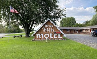 The River Hills Motel - Algoma, WI - Near Door County