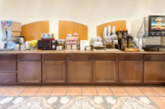 슈퍼 8 바이 윈덤 프리포트 브룬스윅 에어리어