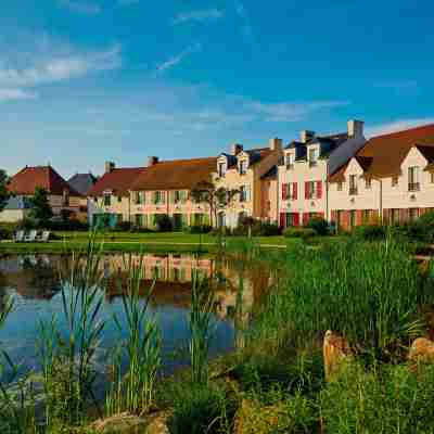 Marriott Village d'Ile-de-France Hotel Exterior