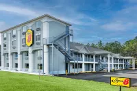 Super 8 by Wyndham Moss Point - Pet Friendly