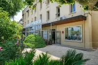 Cit'Hôtel le Louvre Orange 쎄히녕-듀-꽁따 호텔