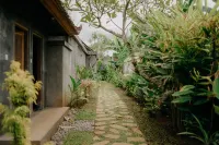 Sarini Villas 森林瀑布觀景附近的飯店