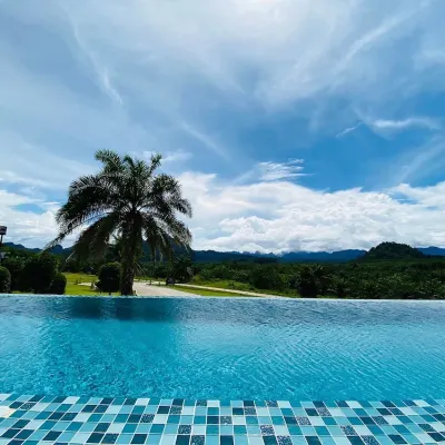 Belong Jin The Dam Hotel And Resort ラッチャプラパー ダム周辺のホテル