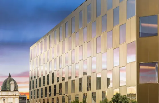 帕拉瑪塔賓樂雅酒店