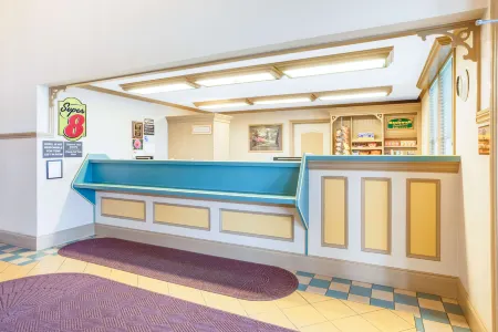 Super 8 by Wyndham Brooklyn Отели рядом с достопримечательностью «Мичиган Интернешнел Спидуэй»