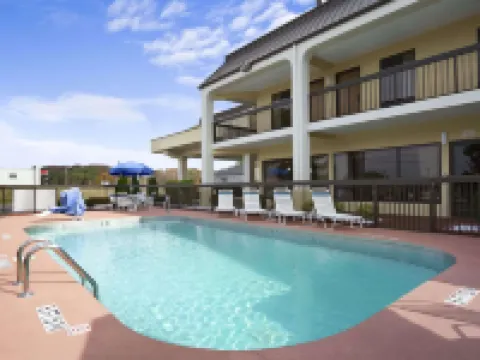 Super 8 by Wyndham Calhoun Hotels in Calhoun