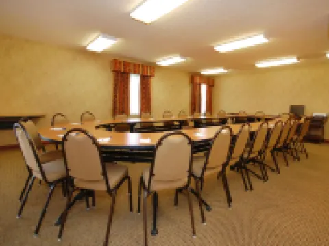 Econo Lodge Inn & Suites Hotels in Kearney