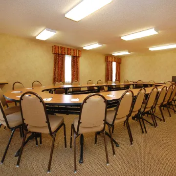 Econo Lodge Inn & Suites Отели в г. Карни