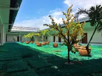Cindy Kelly Hotel Các khách sạn gần Trung tâm mua sắm Harbor Point