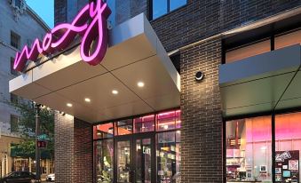 3. Moxy Por..