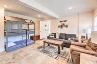 New Bern Retreat w/ Fire Pit ~ 1 Mi to Dtwn! - parking