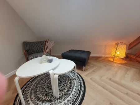 Les Apparts de Léon Отели в г. Ландерно