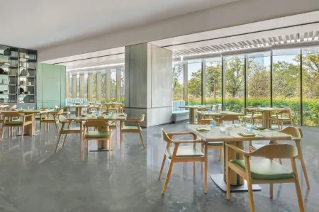 Element Guangzhou Baiyun Отели рядом с достопримечательностью «Guangdong University of Foreign Studies»