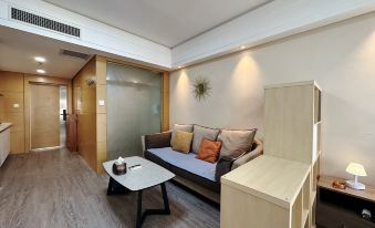 Blue Hour Apartment (Qingnian Street)