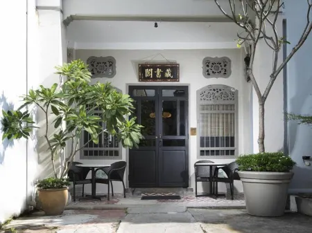 Muntri Mews