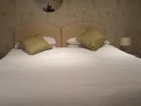 The Bear Inn and Burwash Motel Hotels in Rother District