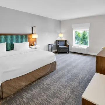 薩拉索塔布雷登頓機場歡朋套房酒店 鄰近Ringling College of Art and Design的酒店