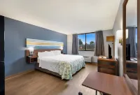 HomeTowne Studios Painted Post - Bathtub
