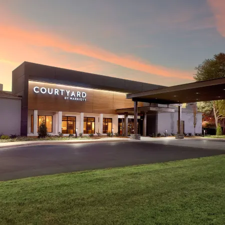 Courtyard Charlotte SouthPark Отели рядом с достопримечательностью «Торговый центр SouthPark»