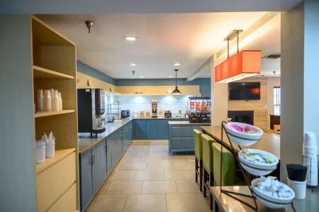 Country Inn & Suites by Radisson, Greenfield, IN Отели в г. Хэнкок