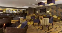 DoubleTree by Hilton Woking - bar