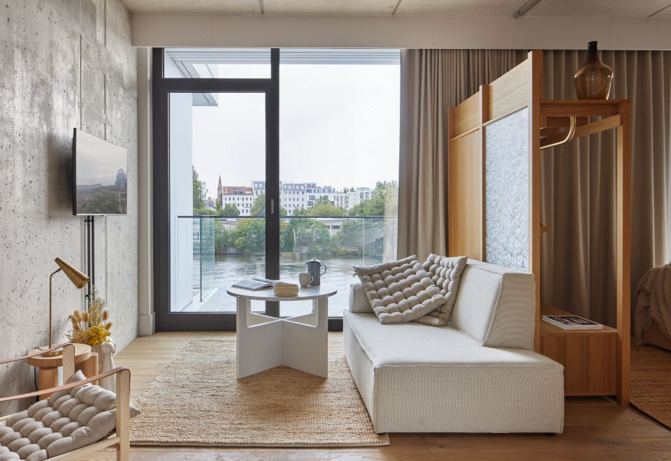 엔하우 베를린 강변뷰 객실