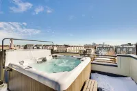 Rooftop Deck and Hot Tub Walkable Denver Townhome